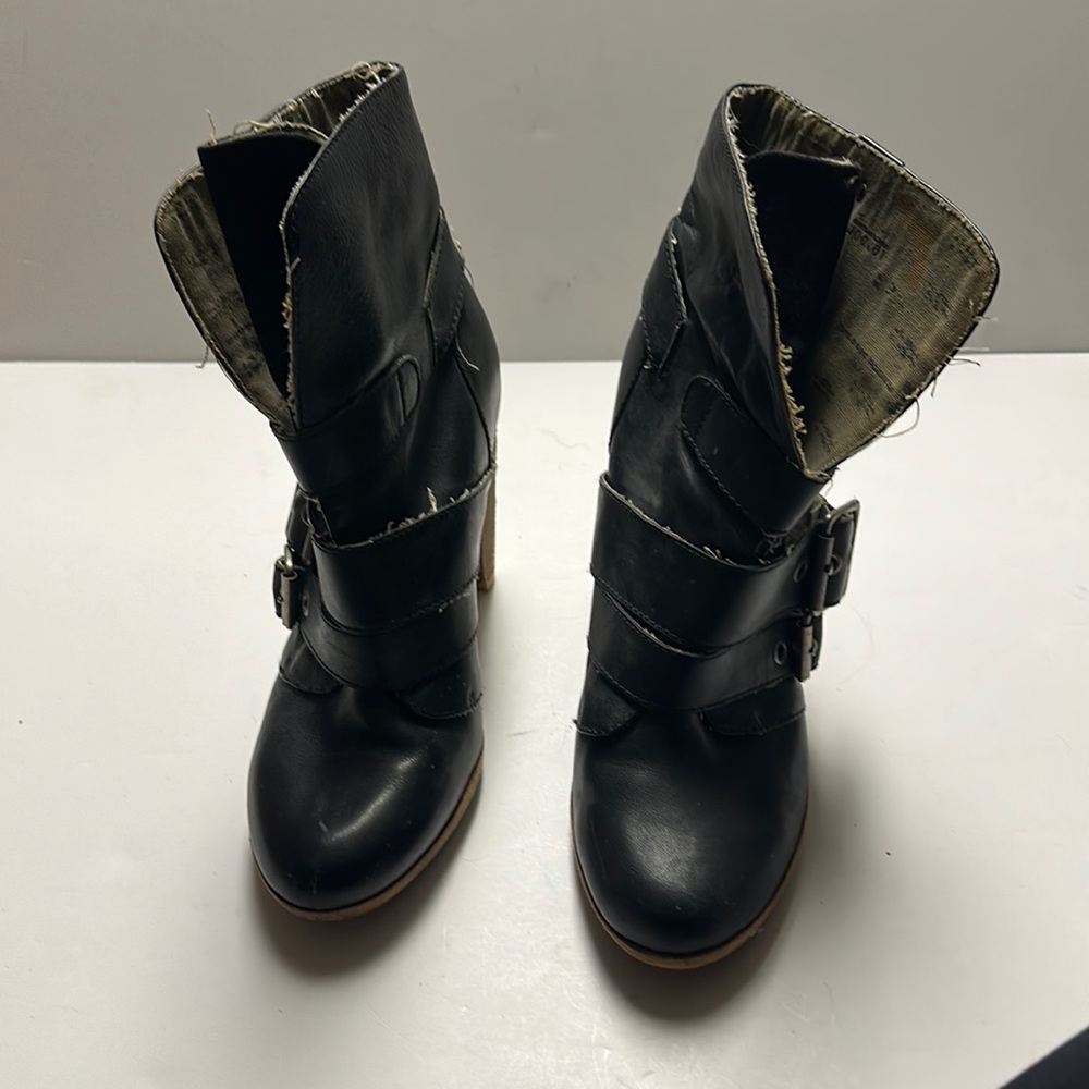 Women’s London Underground Black Leather Boots size 10